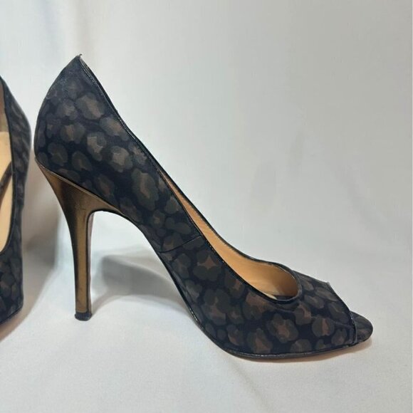 BETSEY Johnson woman’s peep toe pump. Camo design. Size 9. Excellent condition! - Picture 7 of 11
